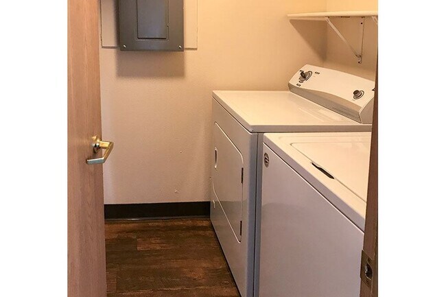 Building Photo - Pickerel Park Townhomes