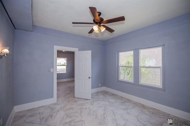 Building Photo - 889 W 1st St