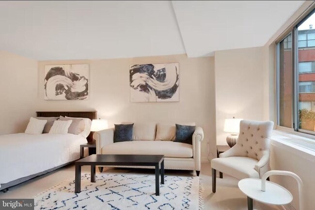 Building Photo - 1111 Arlington Blvd