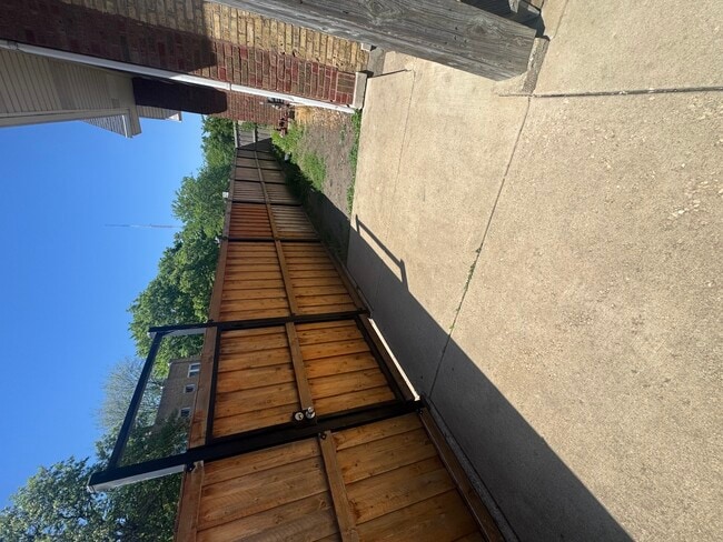 Building Photo - 4857 W Wellington Ave