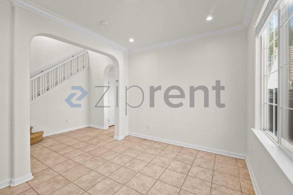 Building Photo - Unit