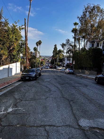 Building Photo - 1850 N La Brea Ave