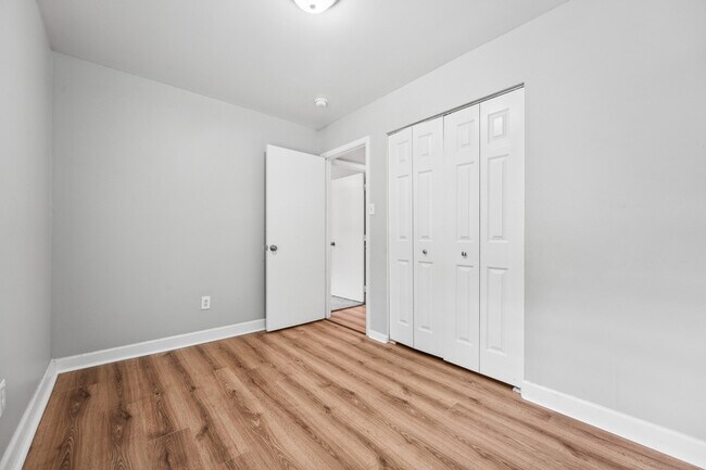 Building Photo - 508 Solar Dr
