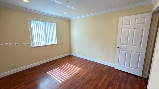 Building Photo - 3887 Tree Top Dr