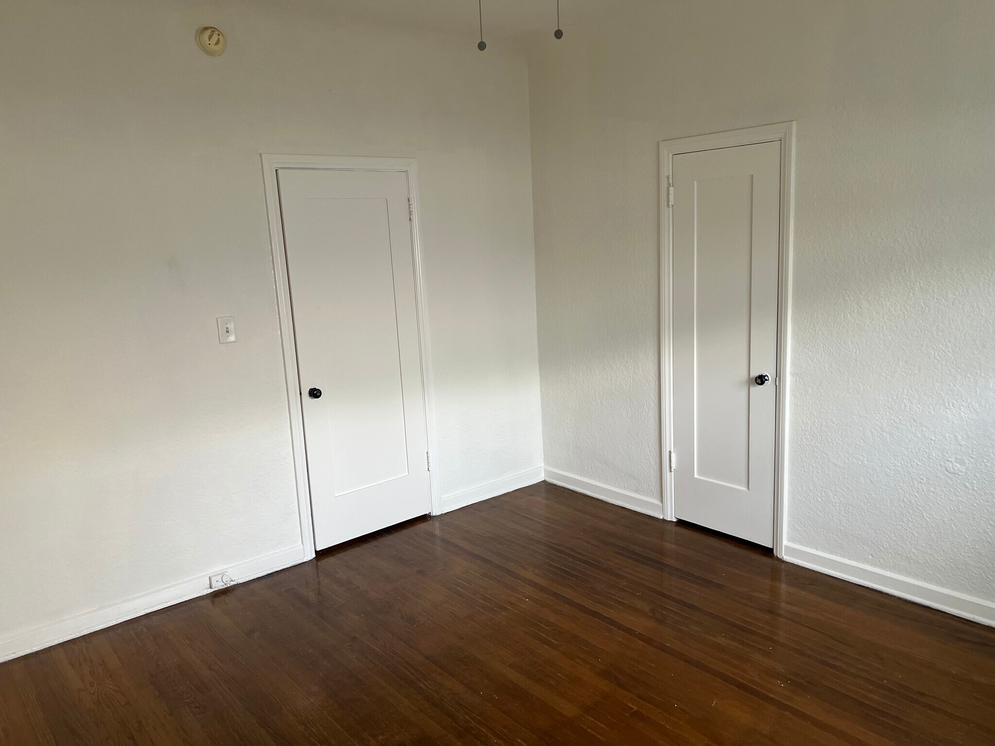 Building Photo - 2745 S Palm Grove Ave