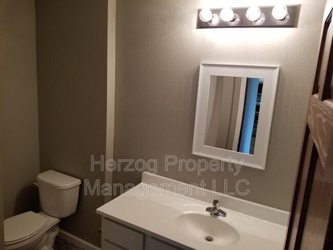 Building Photo - 1880 10th Ave E