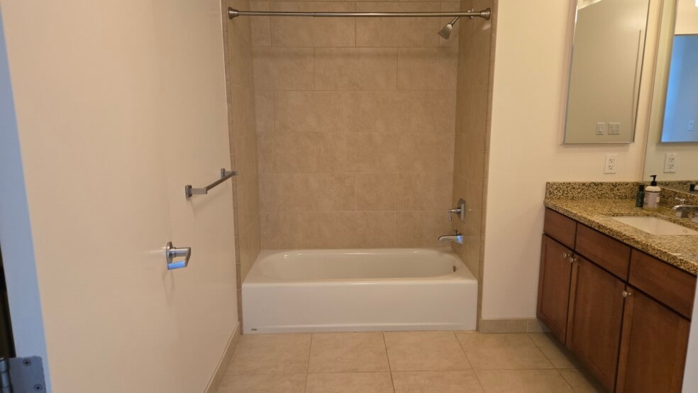 Guest bathroom - 175 W Saint James St