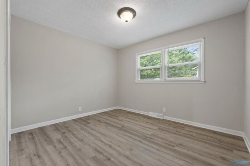 Building Photo - 2519 Excalibur Dr SE