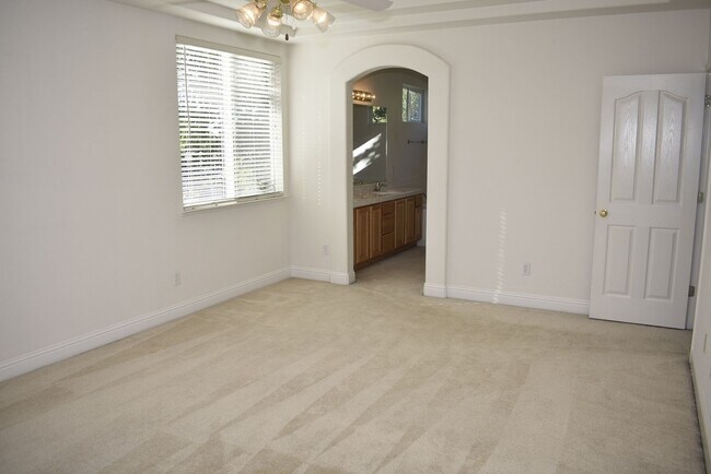 Building Photo - 630 Rogers Cir
