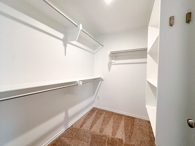 Building Photo - 3/2/2 Home in Windstone!