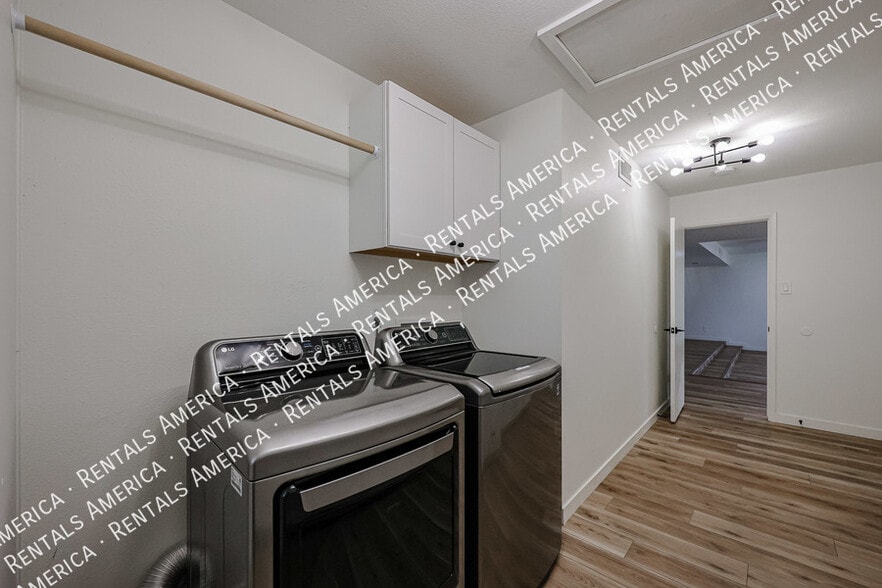 Building Photo - 1430 E Bell De Mar Dr