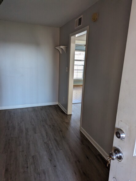 Primary Photo - 4405 Barnett Street