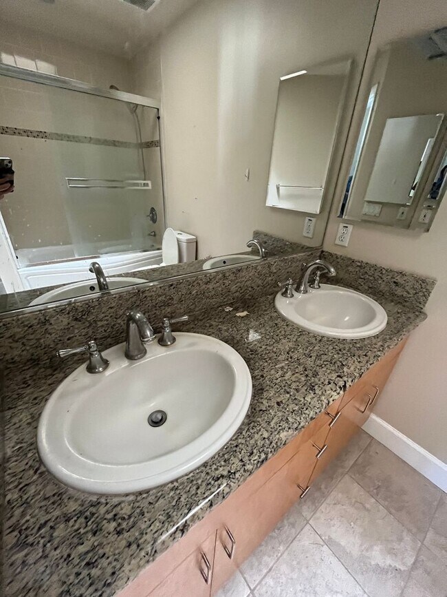 Building Photo - Spacious 2-Story Home with 2-Car Garage in San Gabriel