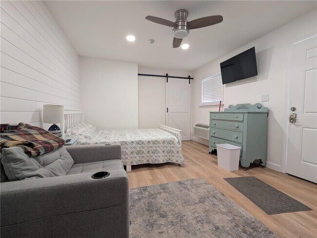 Building Photo - 53 Winnapaug Rd