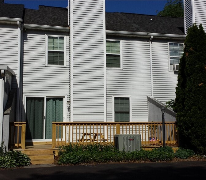 Building Photo - 891 Sturbridge Ln