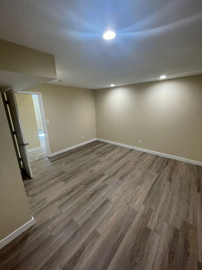Building Photo - 255 Otis Ct