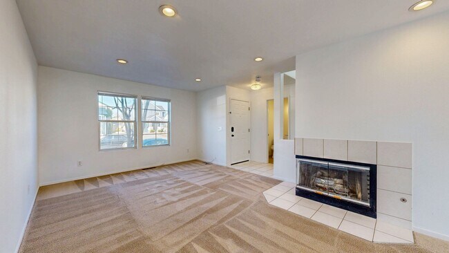 Building Photo - Charming 3 Bedroom 2.5 Bath with Bonus Room and Private Yard!