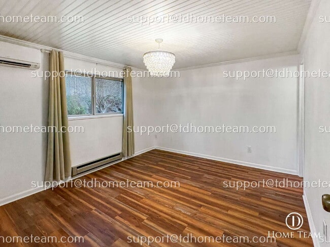 Building Photo - "Charming 3-Bed Bothell Home with Granite Touches, Cozy Fireplace, and Gleaming Hardwood Floors!"