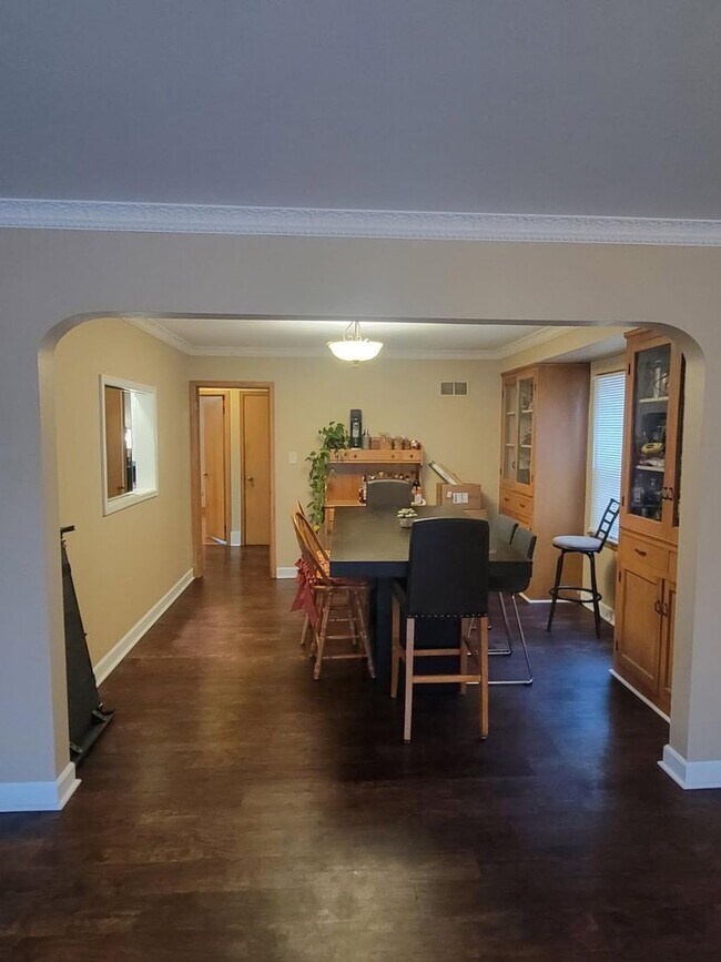 Building Photo - 6317-6319-6319 W Girard Ave