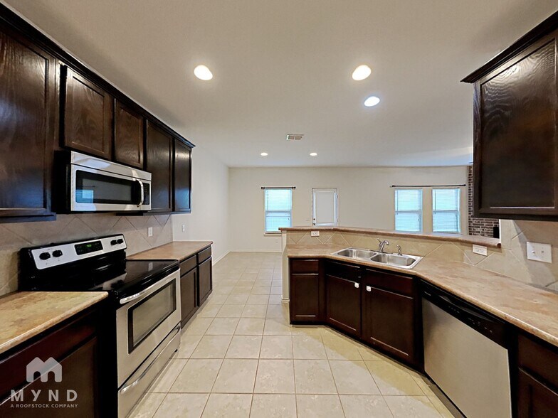 Building Photo - 440 Stonebrook Dr