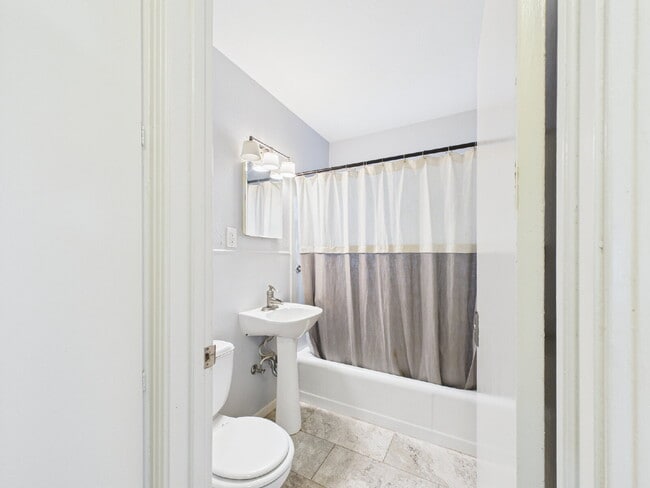 Building Photo - Adorable two-bedroom one-bath !!!!!
