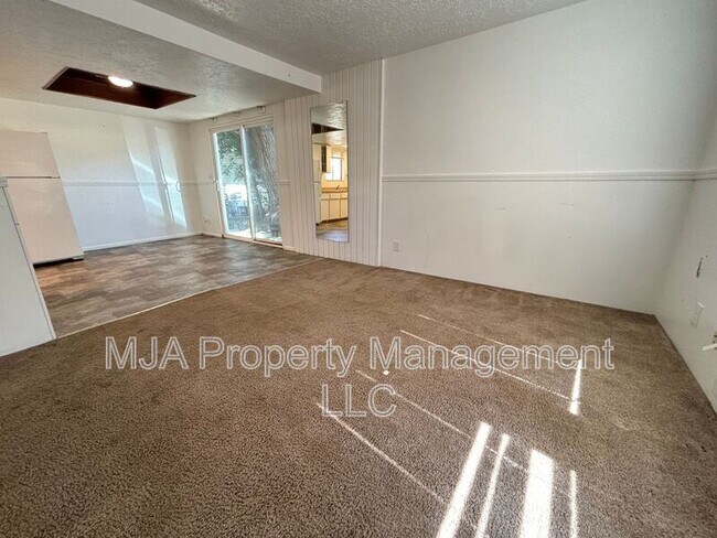 Building Photo - 814 15th St