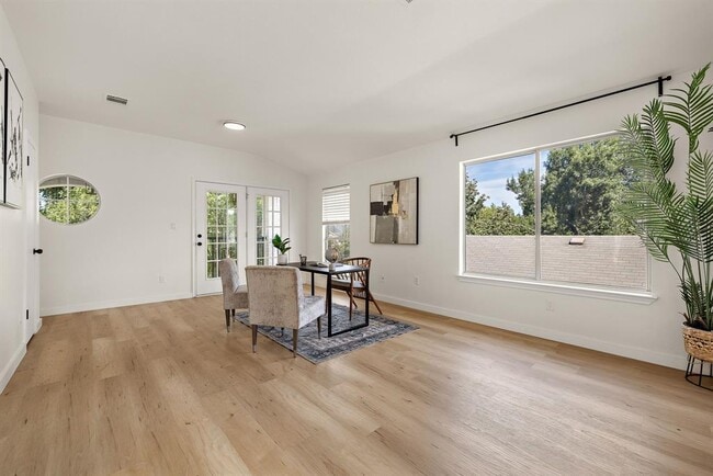 Building Photo - 3817 Tailfeather Dr