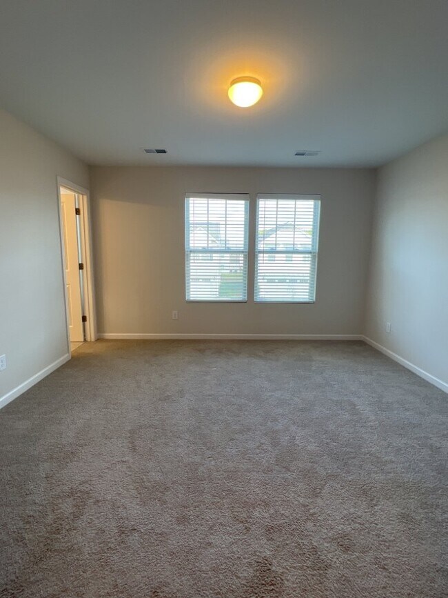 Building Photo - 509 Purple Finch Rd