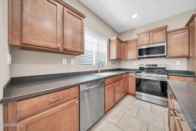 Building Photo - 3639 W Thalia Ct