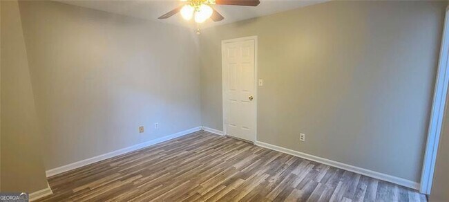 Building Photo - 2120 Fairways Ct