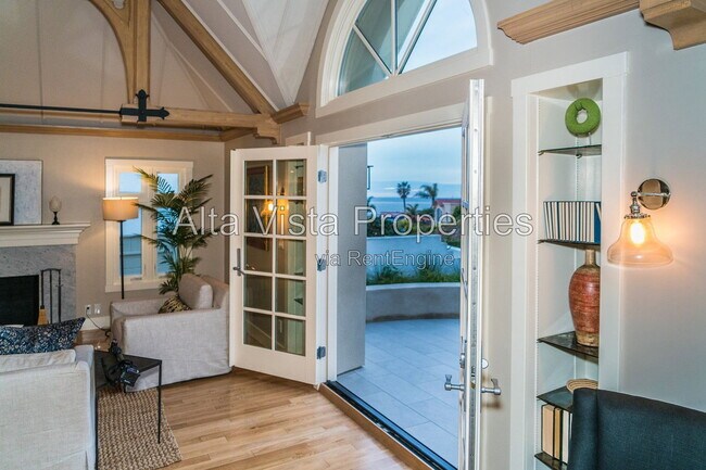 Building Photo - 5606 Dolphin Pl