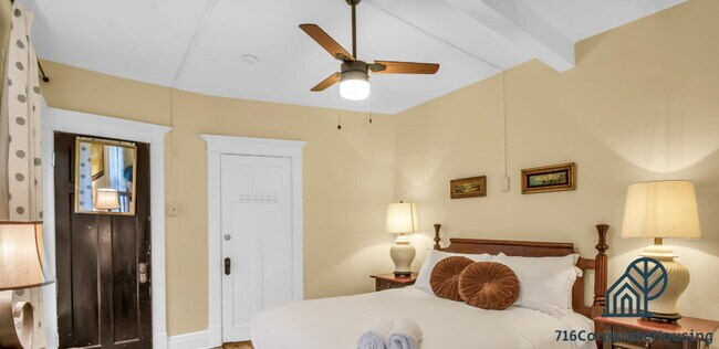 Building Photo - Furnished 1-Bedroom Apartment on Glendale Pl