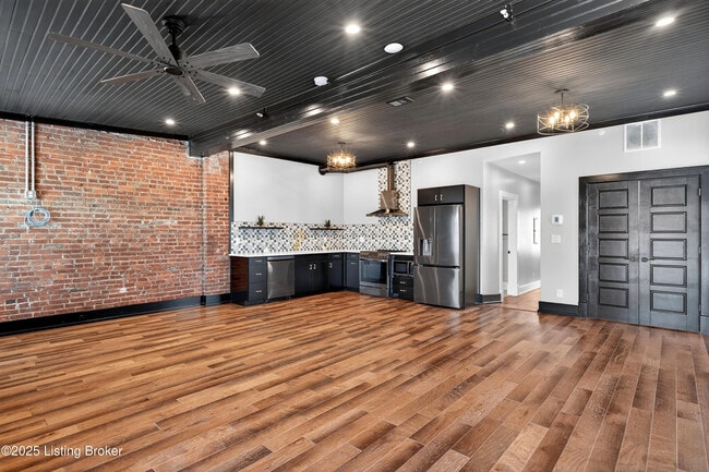 Building Photo - 1529 W Market St