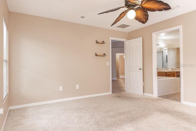 Building Photo - 565 Blue Water Ave