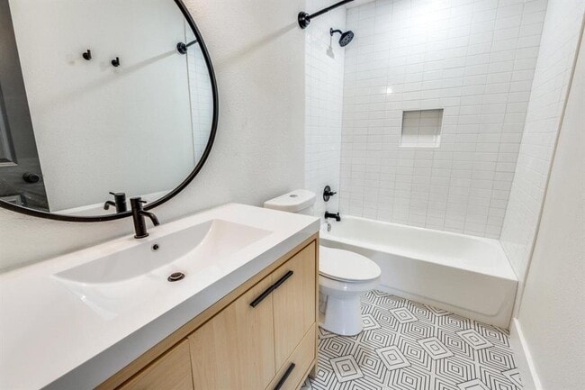 Building Photo - 7901 Keswick Dr