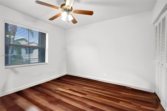 Building Photo - 1046 Satinleaf St