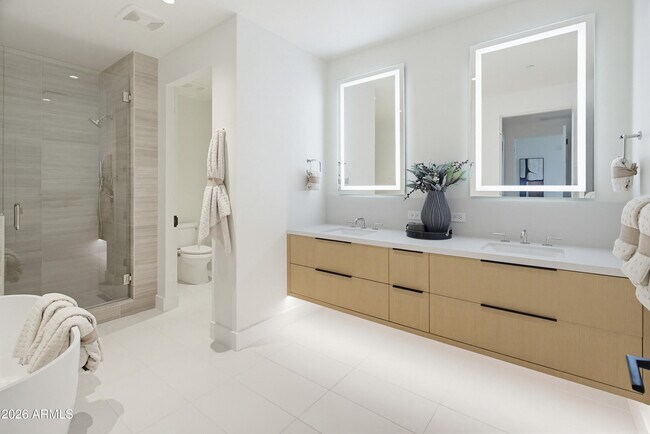 Building Photo - 4849 N Camelback Rdg Dr