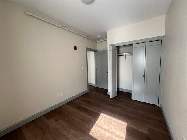 Building Photo - 160 Seabury St