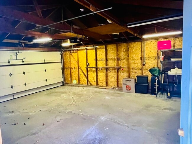 Building Photo - 7724 W Birchwood Ave