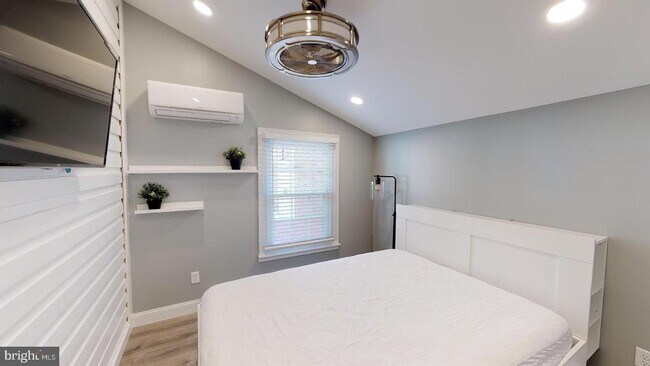 Building Photo - 27 S Church St