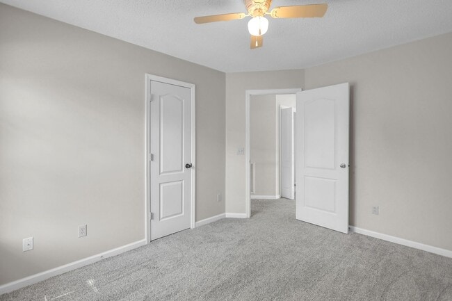 Building Photo - Stunning 4-bed Home in Hinesville With Two...