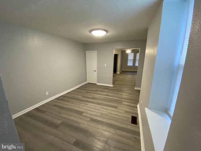 Building Photo - 4534 Wayne Ave