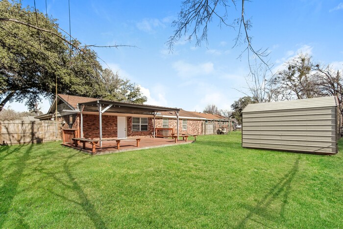 Building Photo - 218 Leighton Dr