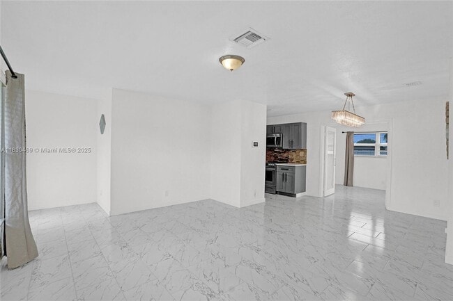 Building Photo - 3431 NW 5th Pl