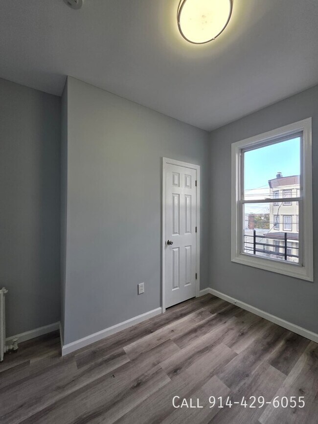 Building Photo - 157 Voss Ave