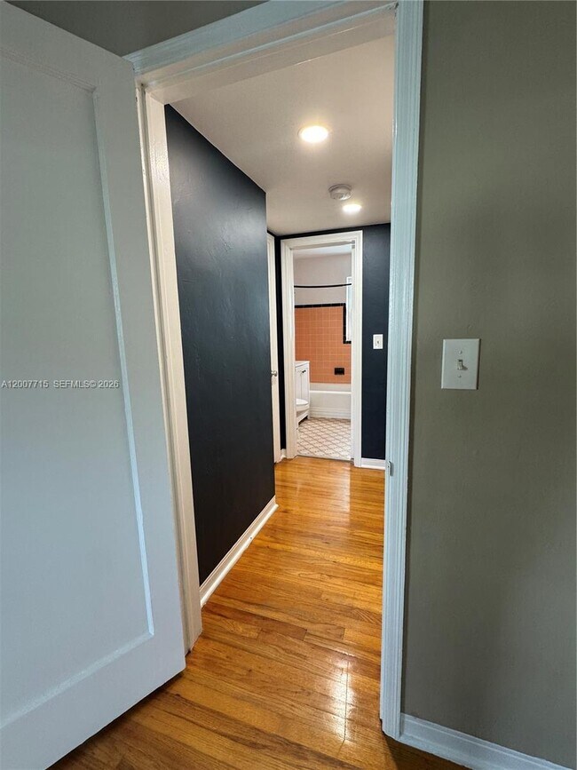 Building Photo - 725 NE 91st St