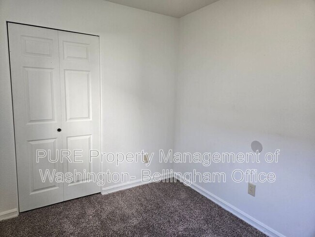 Building Photo - 3013 Pacific St