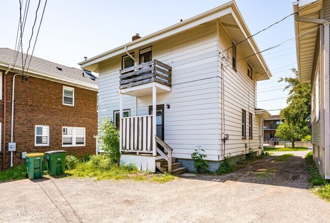 Building Photo - AVAILABLE NOW! 3 Bed/ 1 Bath Single Family...