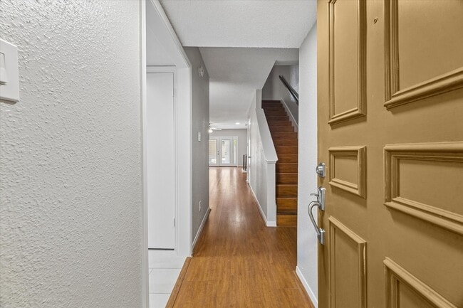 Building Photo - 995 Memorial Village Dr