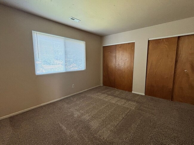 Building Photo - 405 Bonfoy Ave